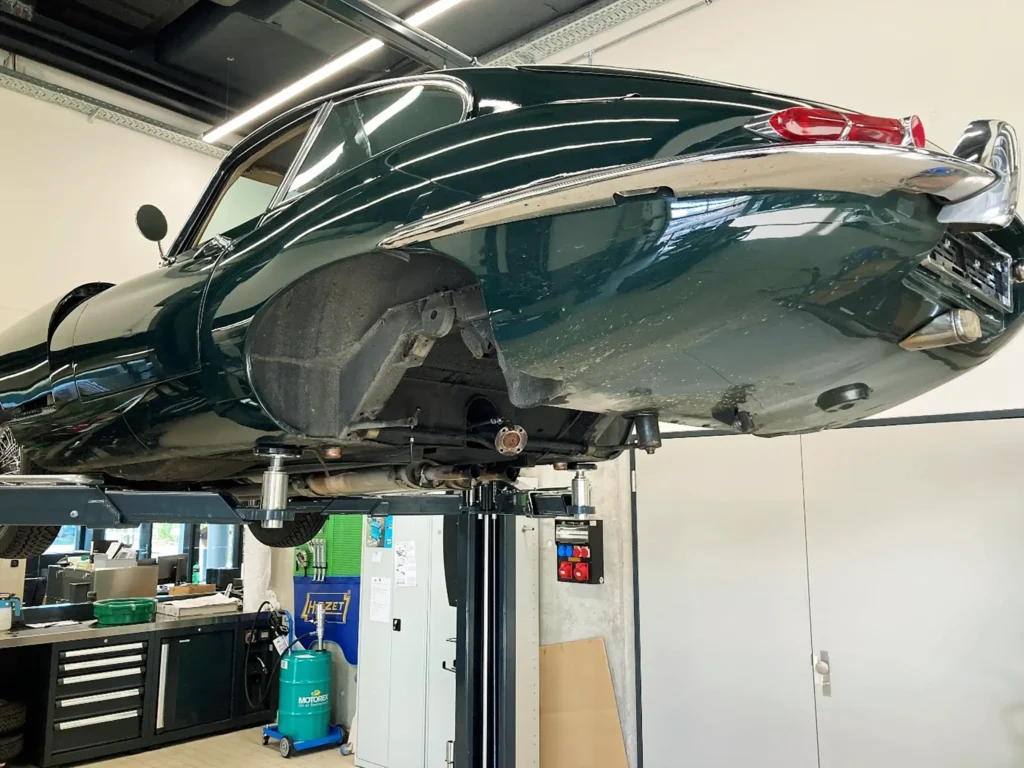 Autohalle Andelfingen Oldtimer Werkstatt Projekt Jaguar Type E 1