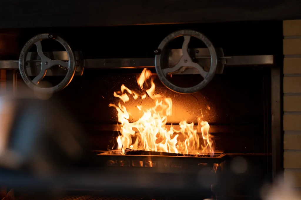 Autohalle Restaurant Andelfingen Food Holzkohlegrill offenes Feuer
